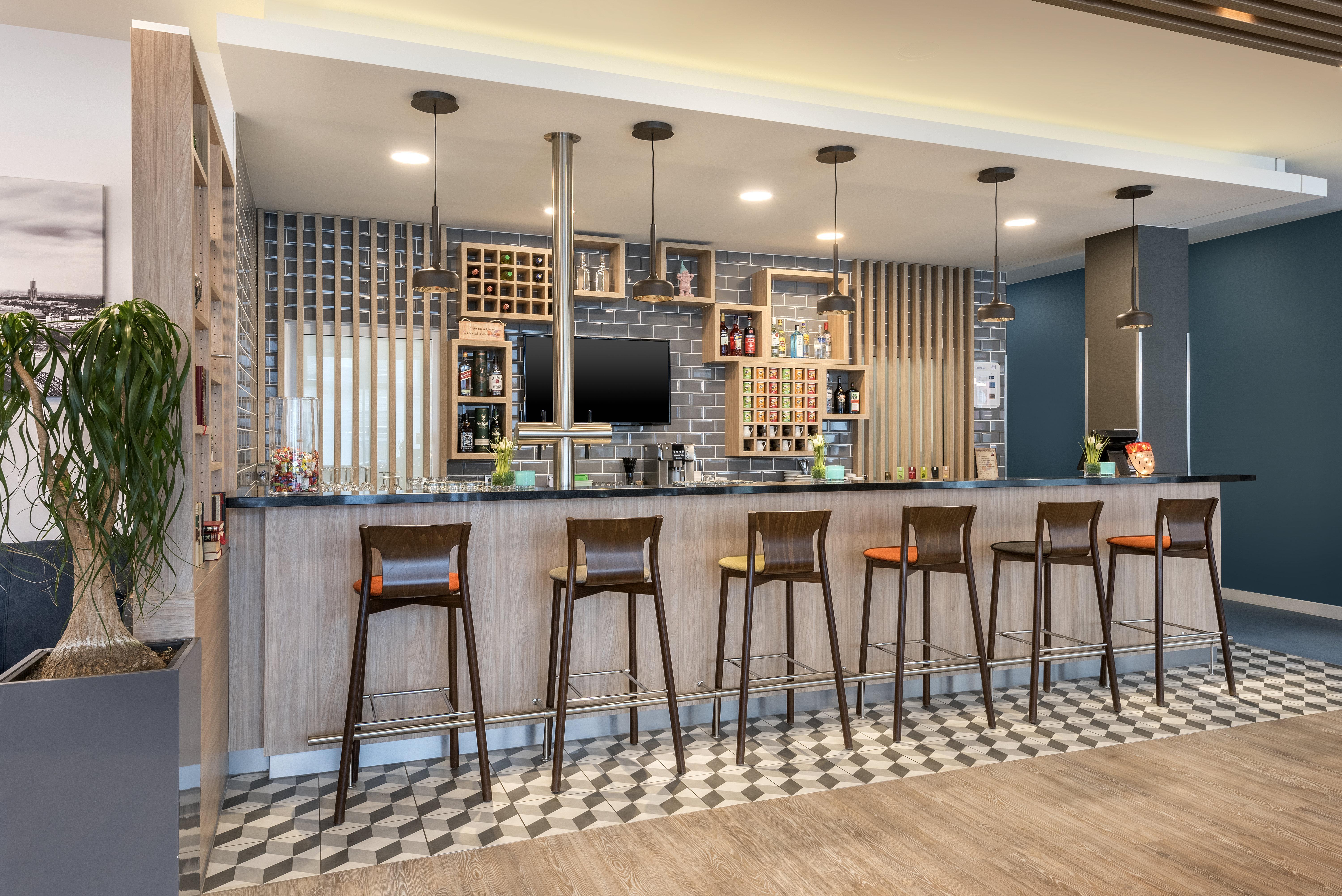 Express - - Centre Hotel 3*