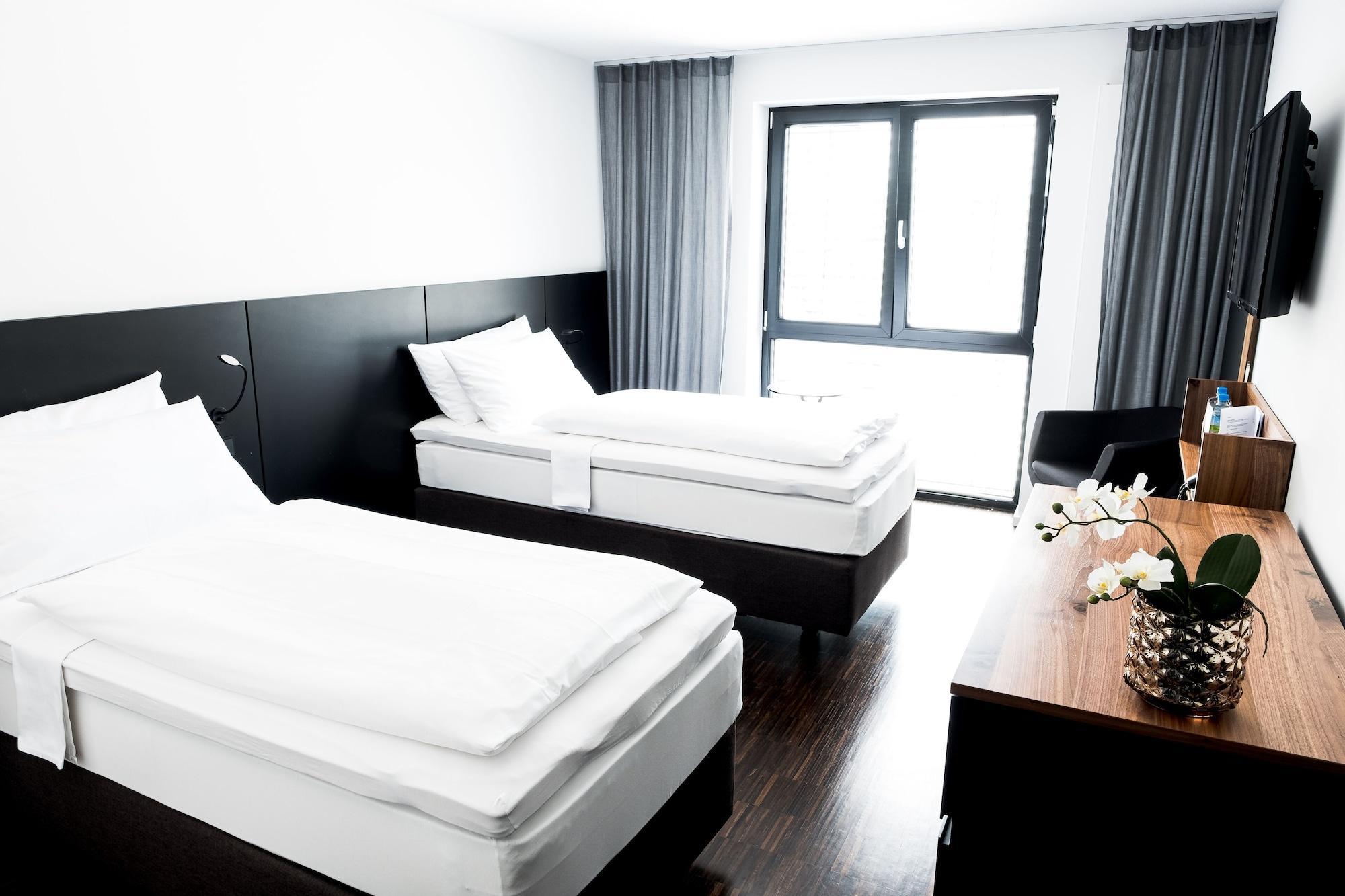 &repeat Koeln Airport 4*