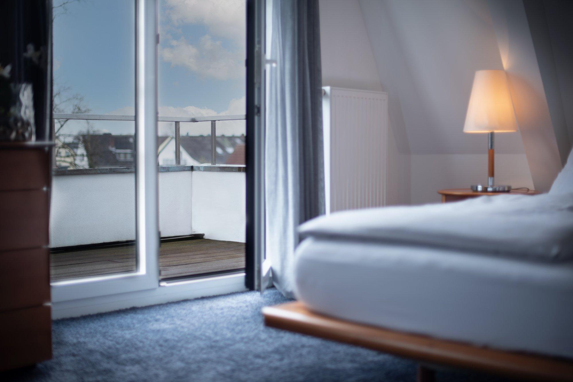 &repeat Koeln Airport 4*