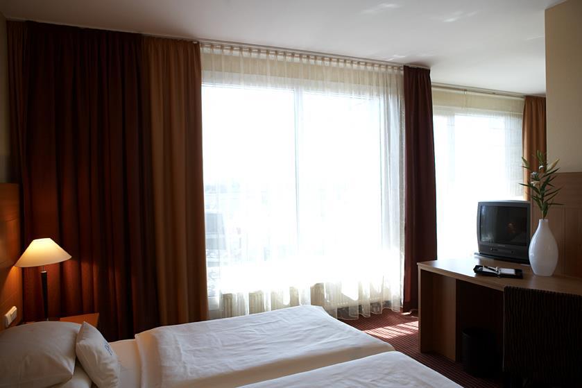 Hotel Plaza Premium 4*