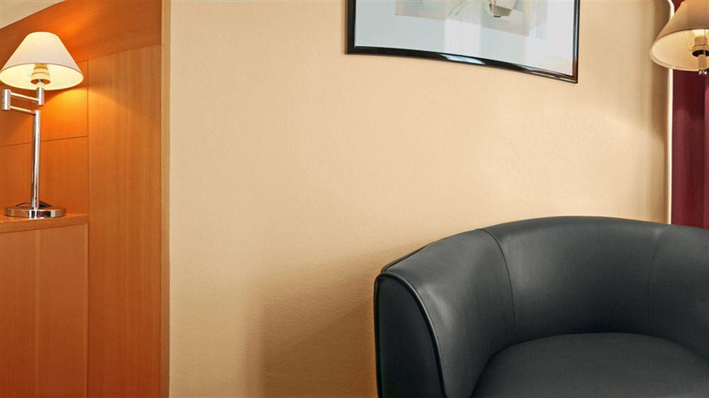 Hotel Plaza Premium Kolonia