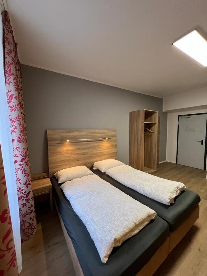 Black Sheep Hostel *