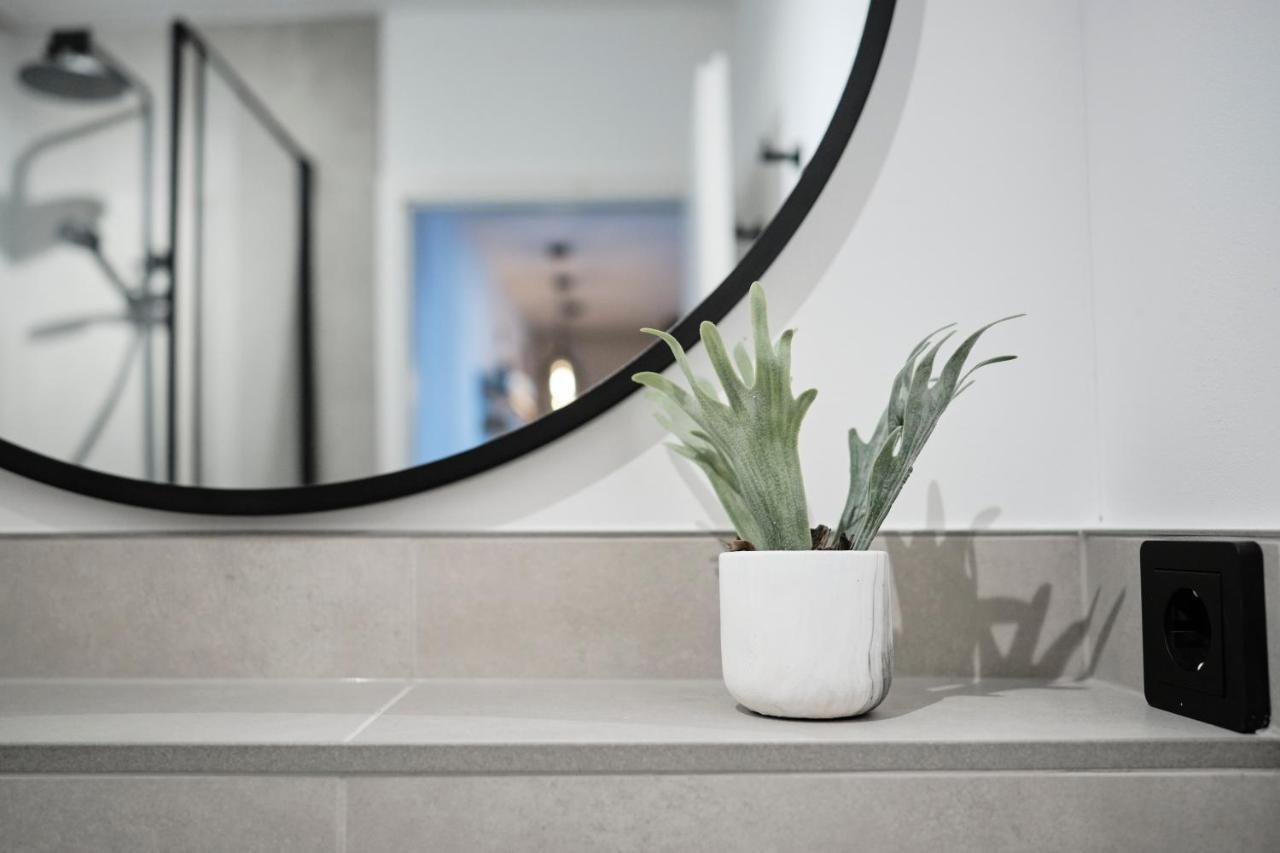 Park Avenue - Design Friesenstrasse - 4 Pers - Wlan - Netflix - 65 Zoll Tv Appartement *