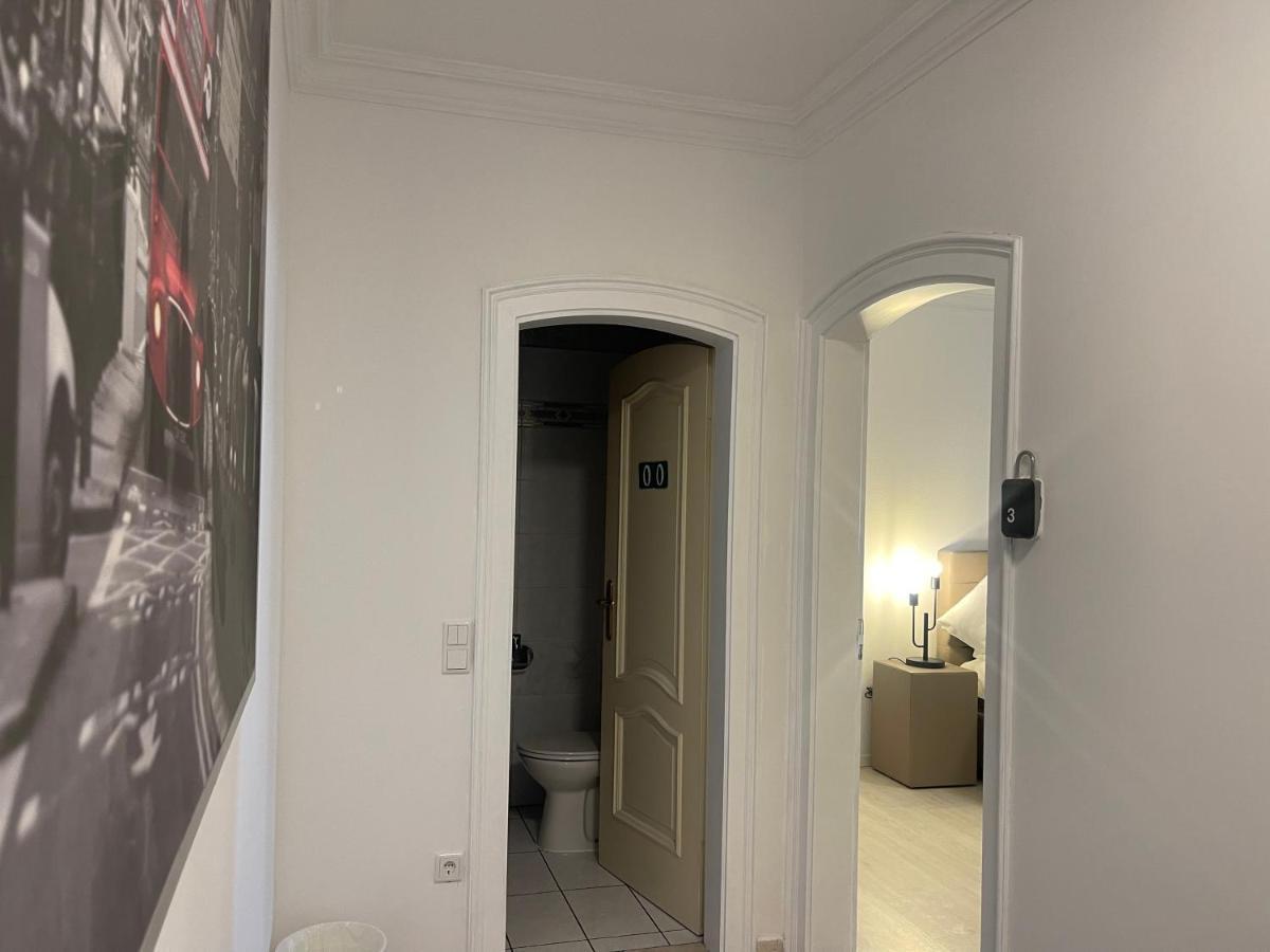 Shared Apartment, Friesenplatz Apartment