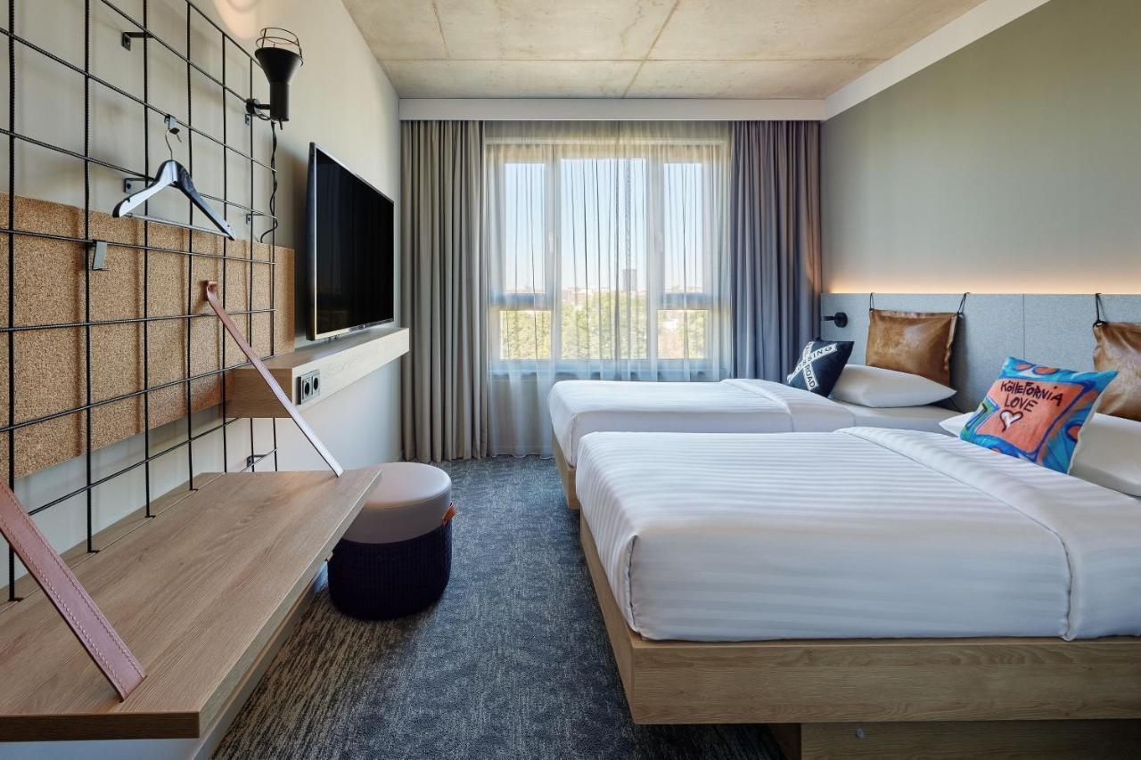 Hotel Moxy Muelheim Cologne
