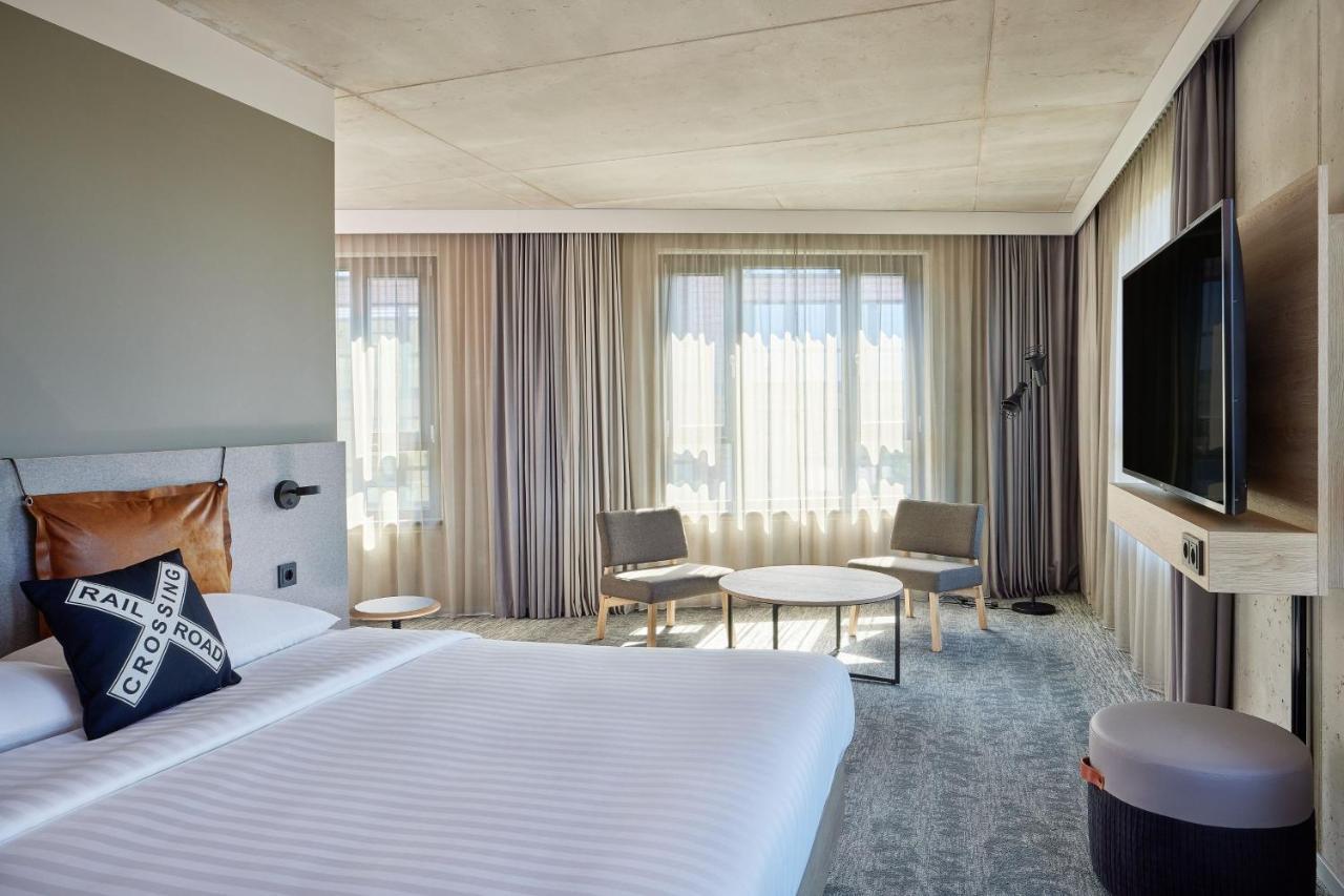 Moxy Muelheim Hotel Cologne