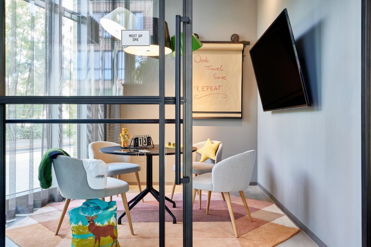 Hotel Moxy Muelheim Cologne