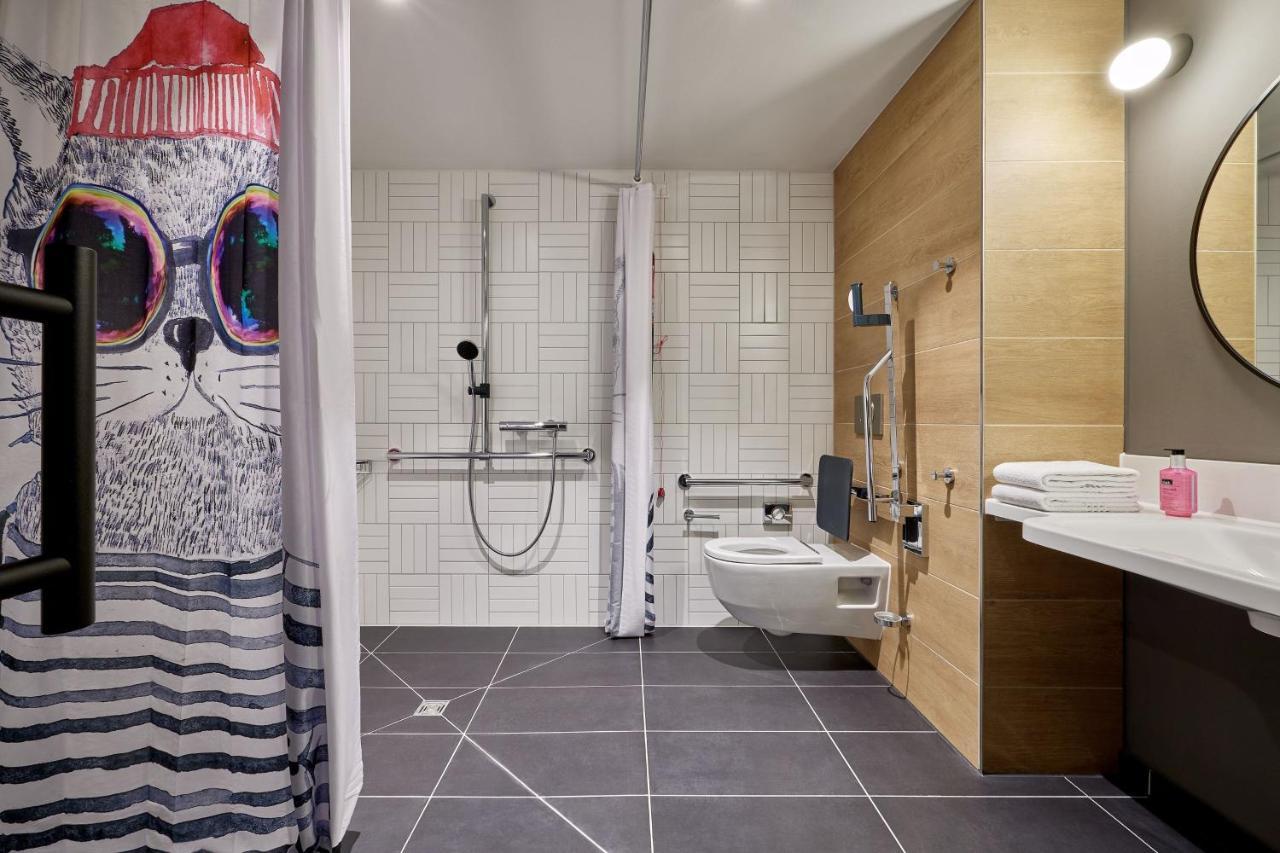 Moxy Muelheim Hotel Cologne