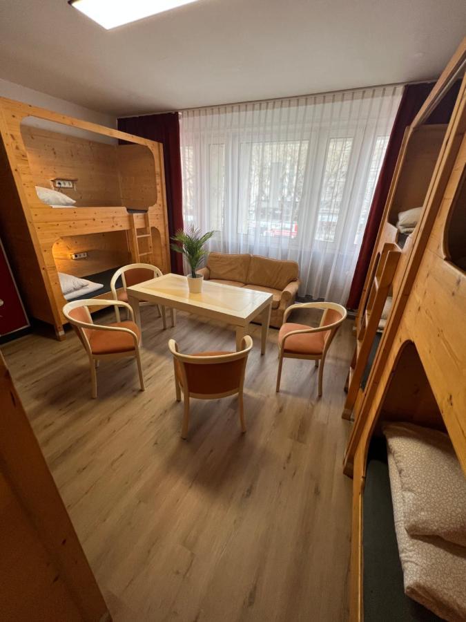 Hostel Black Sheep *