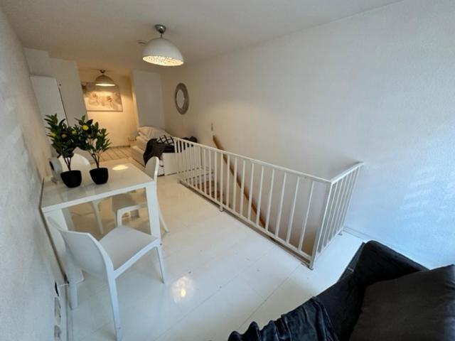 Top Lage I Schokoladenmusem I Einfaches Souterrain Apartment Cologne