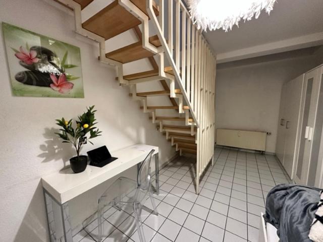 Apartment Top Lage I Schokoladenmusem I Einfaches Souterrain Cologne