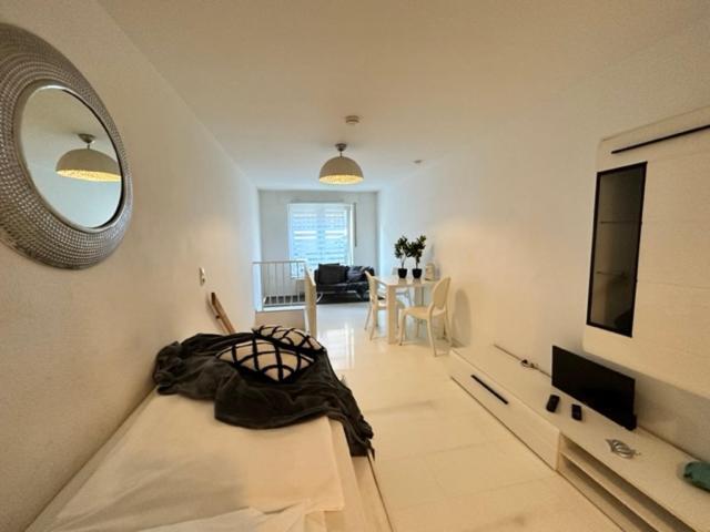Top Lage I Schokoladenmusem I Einfaches Souterrain Apartment *
