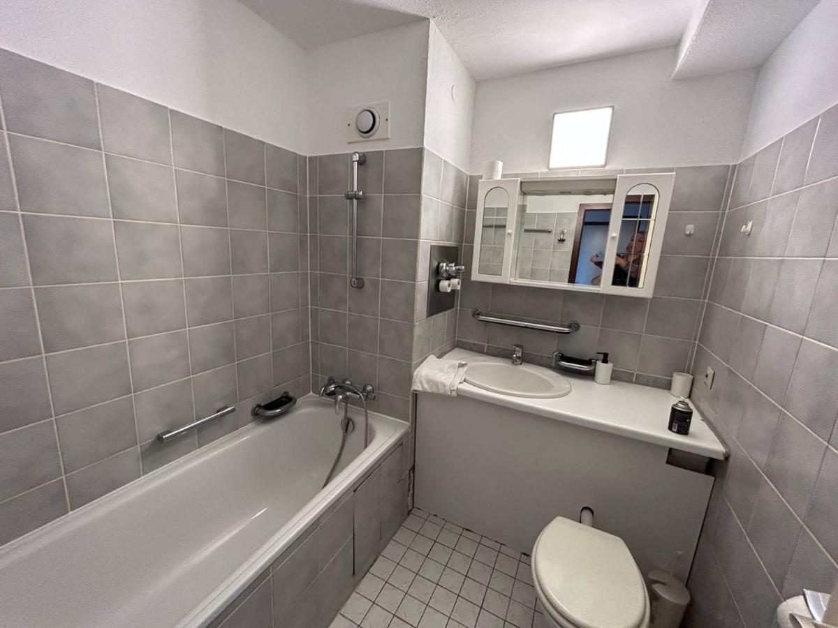 Apartment Moeblierte Im Herkules Neuehrenfeld *