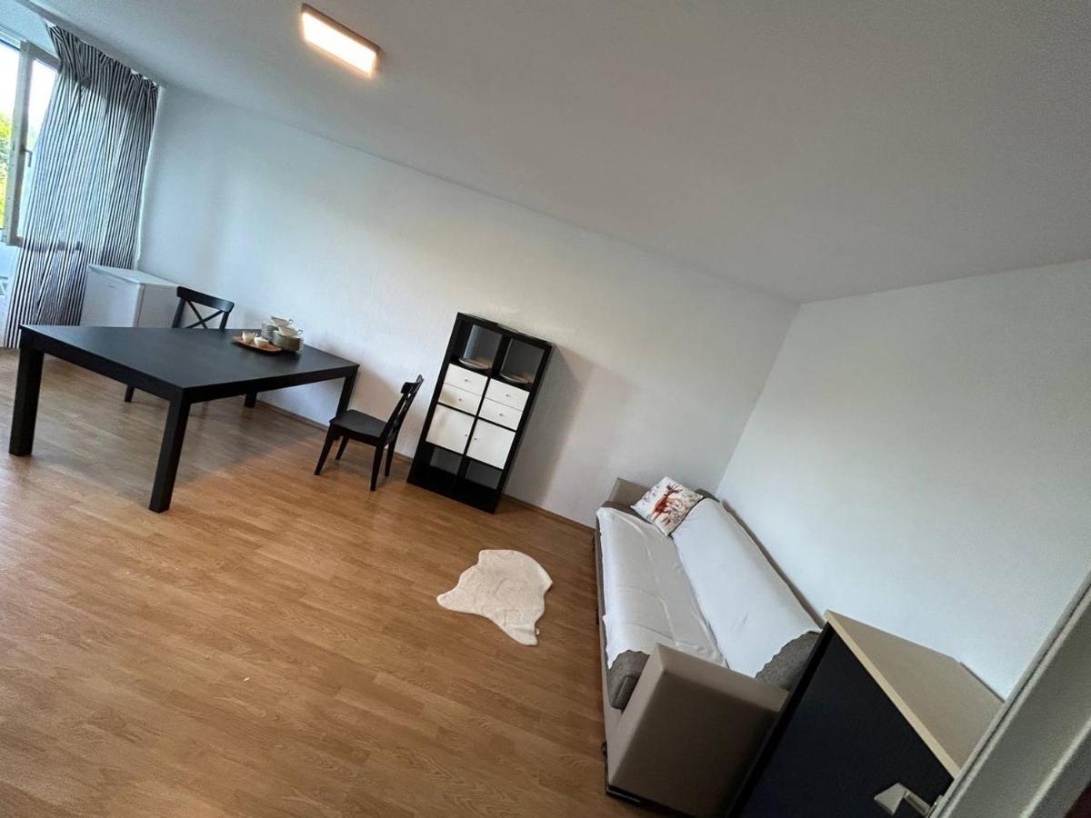 Apartment Moeblierte Im Herkules Neuehrenfeld