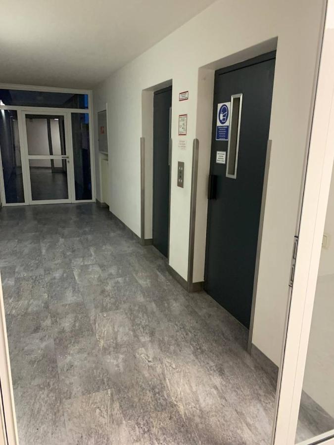 Apartment Moeblierte Im Herkules Neuehrenfeld