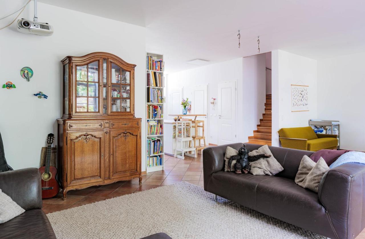 Spacious And Kids-friendly Modernized Farmhouse Near City Of Holiday home