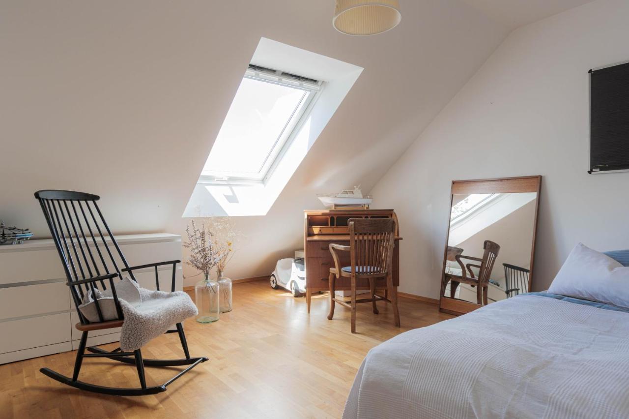 Spacious And Kids-friendly Modernized Farmhouse Near City Of