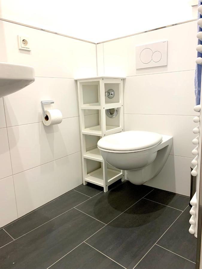 Alles Komplett - 2 Schlafzimmer, Grosse Kueche, Bad