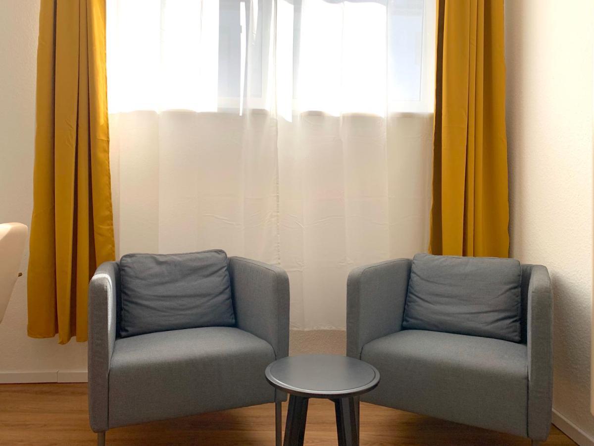 Alles Komplett - 2 Schlafzimmer, Grosse Kueche, Bad Apartment