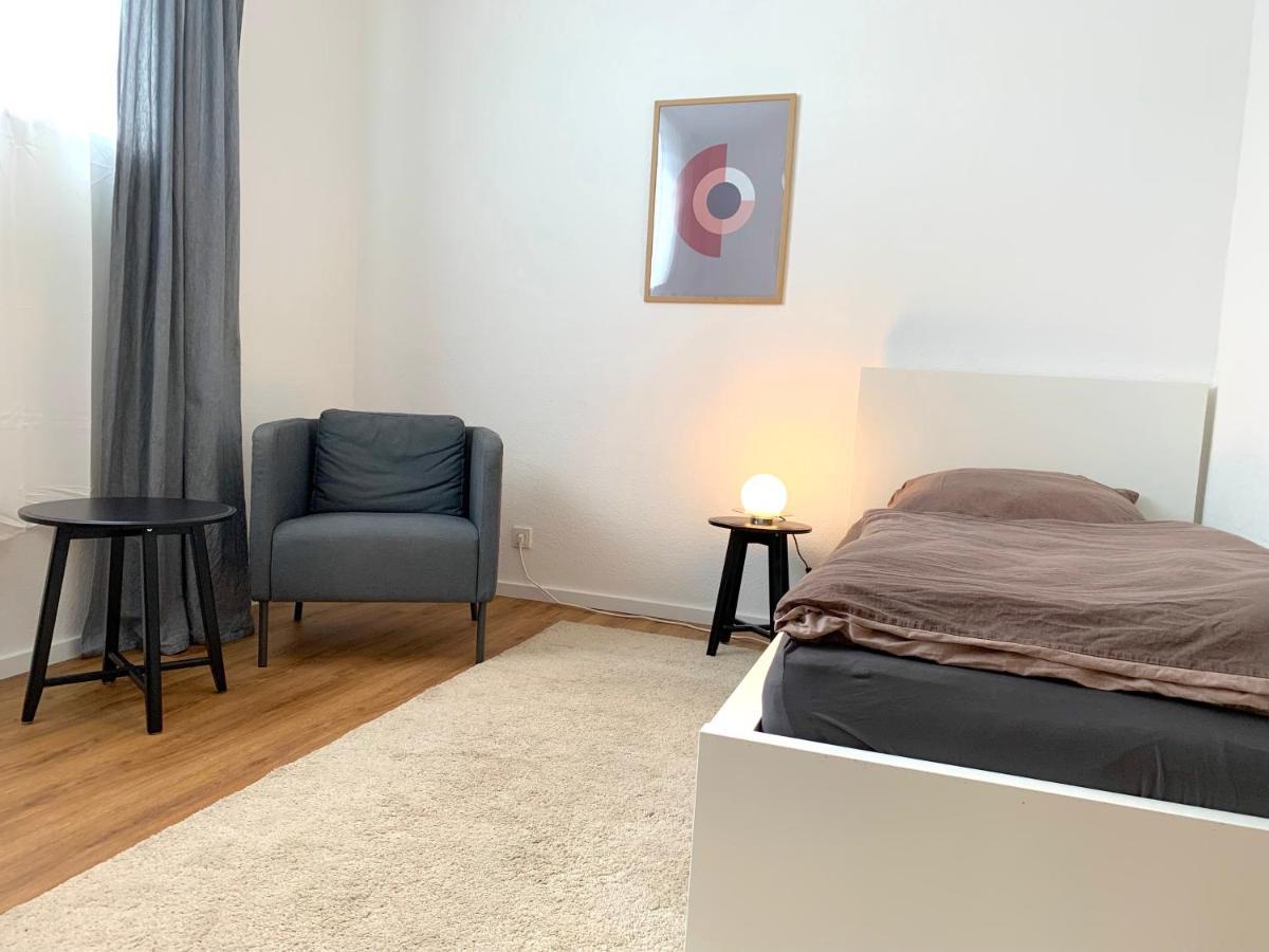 Alles Komplett - 2 Schlafzimmer, Grosse Kueche, Bad Apartment Cologne
