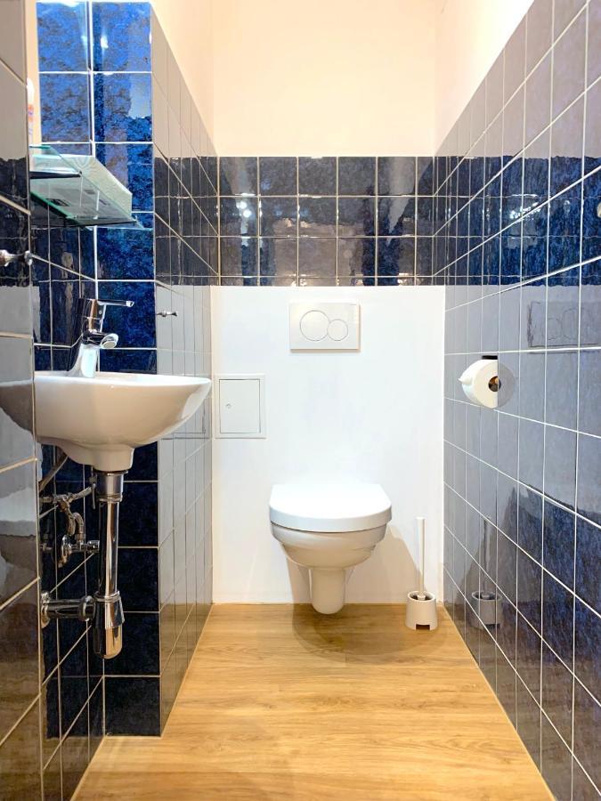 Apartment Alles Komplett - 2 Schlafzimmer, Grosse Kueche, Bad