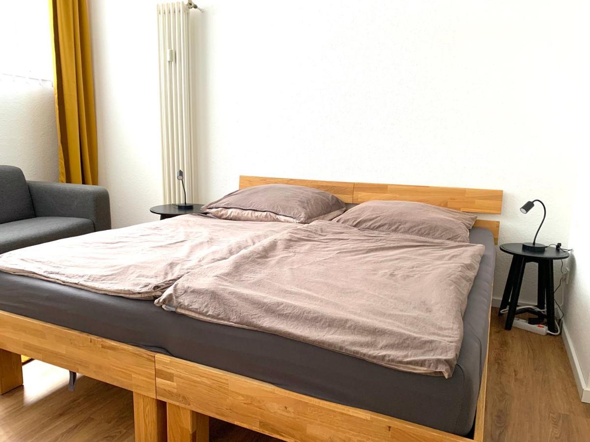 Apartment Alles Komplett - 2 Schlafzimmer, Grosse Kueche, Bad