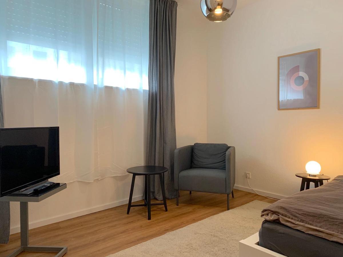 Alles Komplett - 2 Schlafzimmer, Grosse Kueche, Bad *