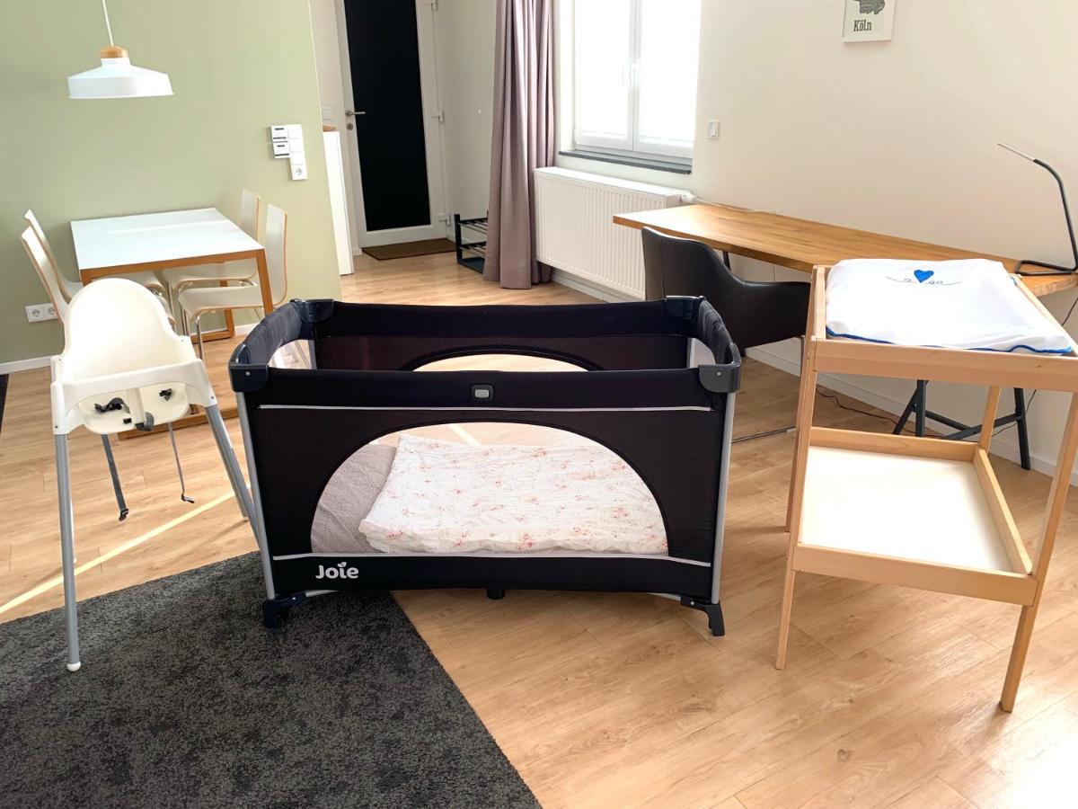 Apartment Alles Komplett - 2 Schlafzimmer, Grosse Kueche, Bad Cologne