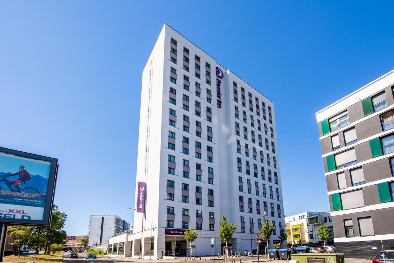 Hotel Premier Sued