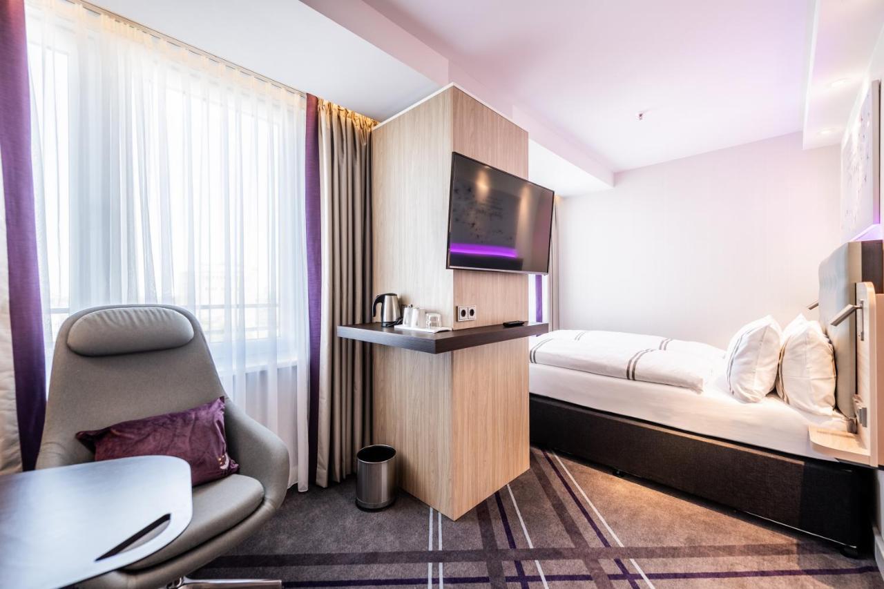 Hotel Premier Sued