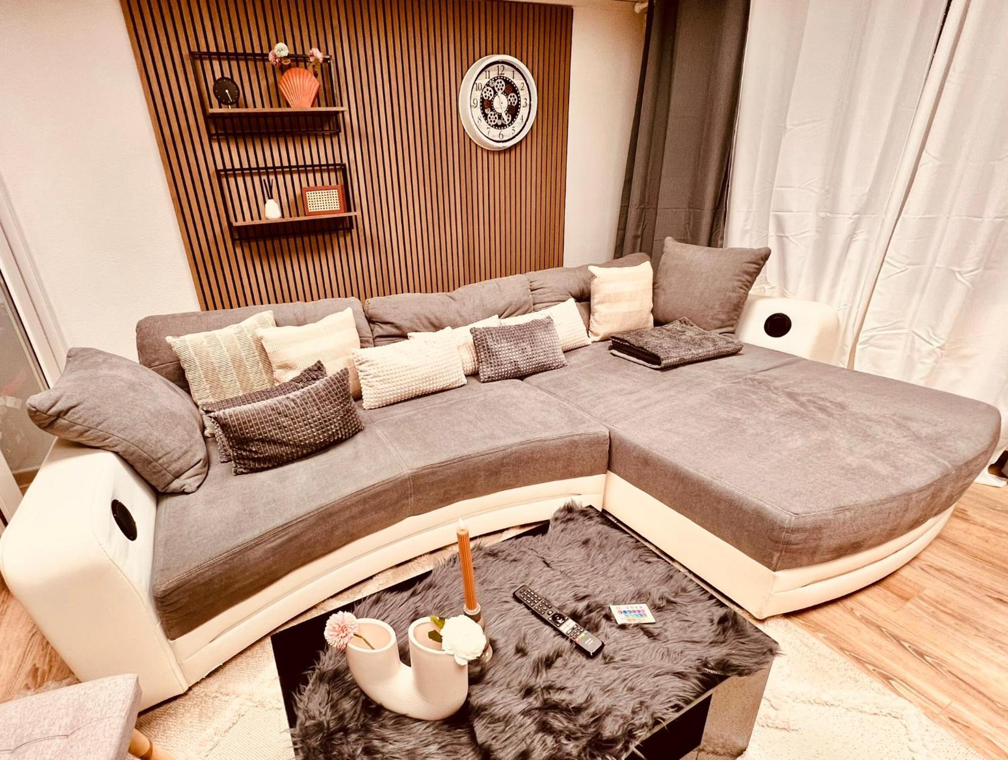 Luxe Living: Opulent Elegance Unleashed Appartement *