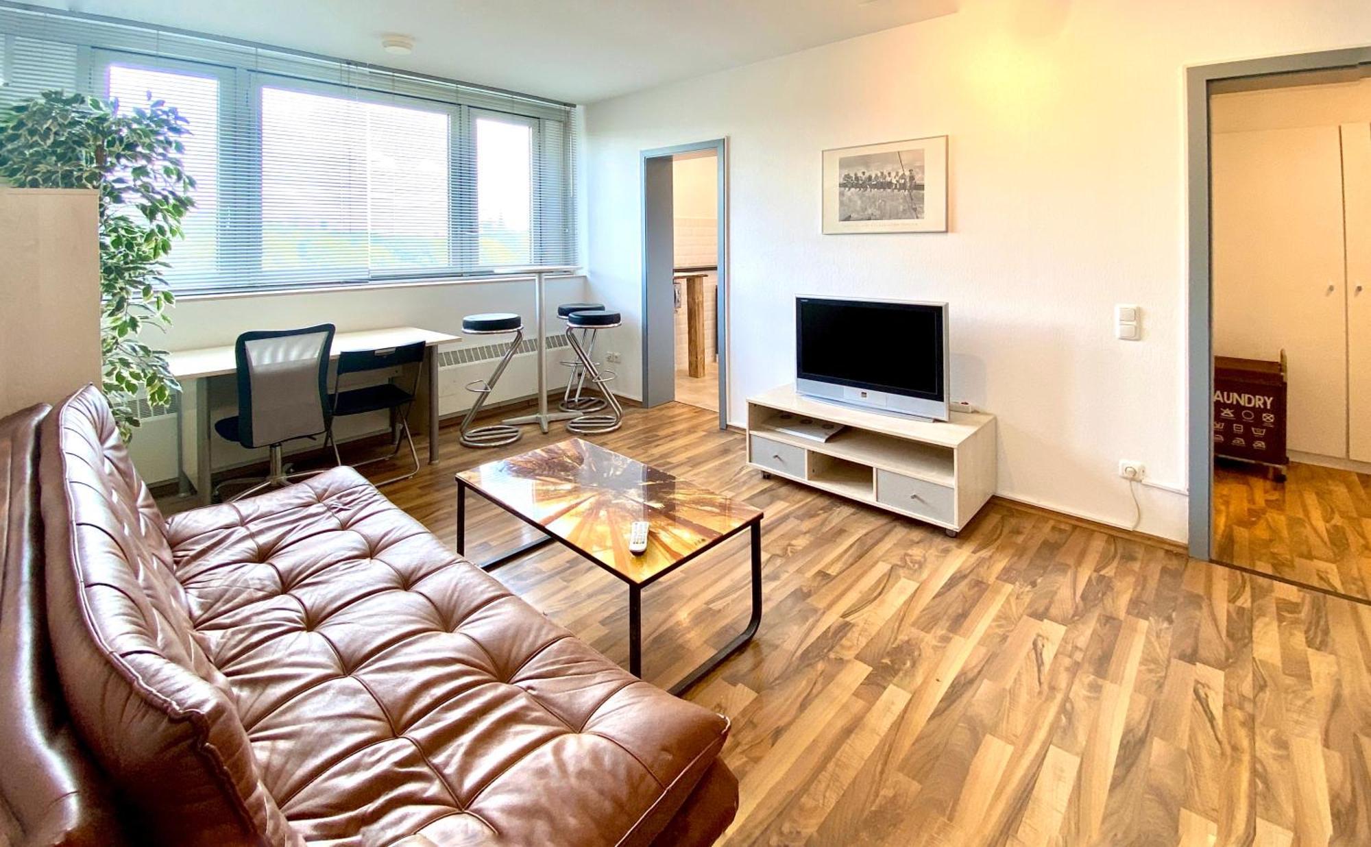 Domspitzen-blick, Cooles 2 Mit Indoor-swimmingpool Auf Dem Dach, Kueche Und Smart-tv * Keulen