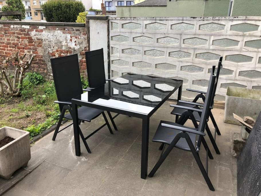 Charmante Gartenwohnung Mit Privatem Grossen Garten * Cologne