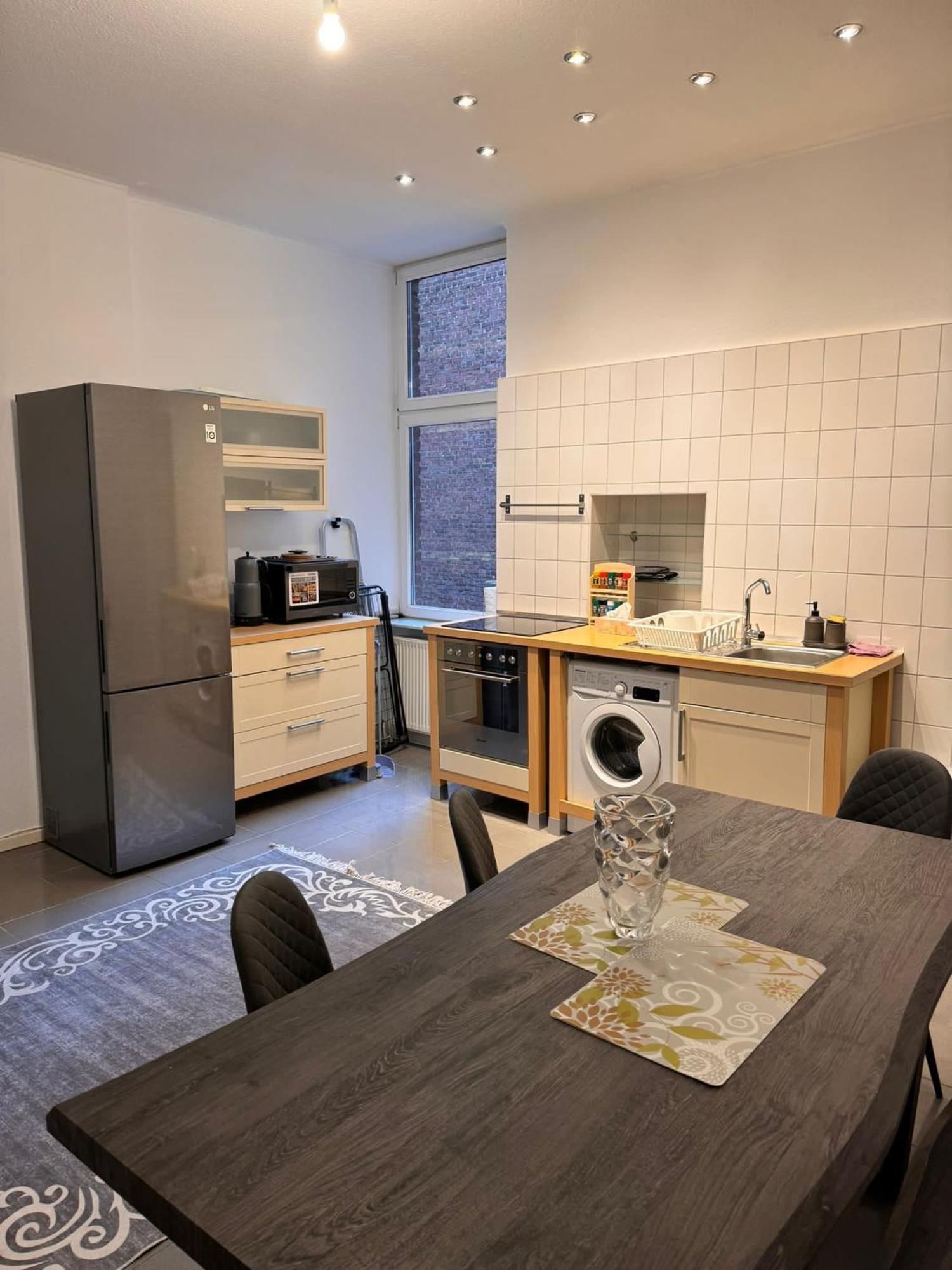 3-room In Centre *