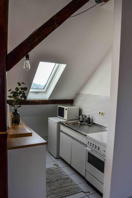 Schoene Dachgeschosswohnung Nahe Apartment Cologne