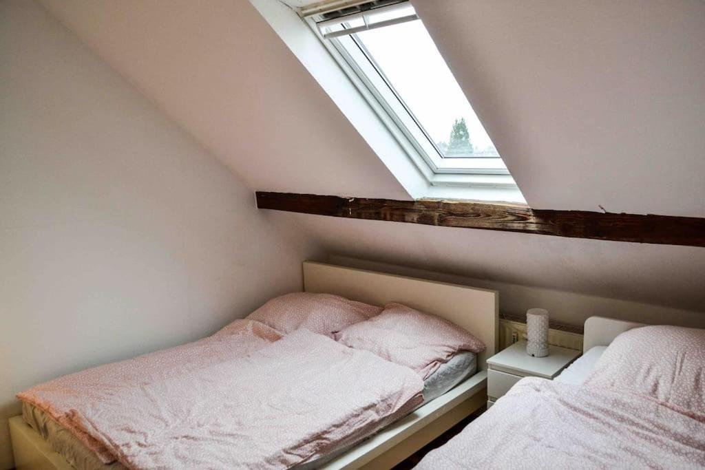 Schoene Dachgeschosswohnung Nahe Apartment *