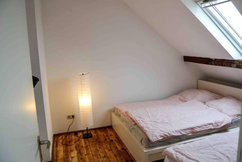 Schoene Dachgeschosswohnung Nahe Apartment Cologne