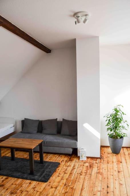 Schoene Dachgeschosswohnung Nahe Cologne
