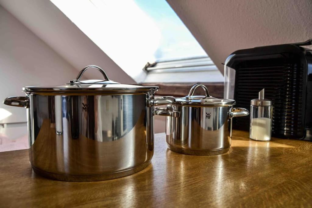 Schoene Dachgeschosswohnung Nahe Apartment Cologne