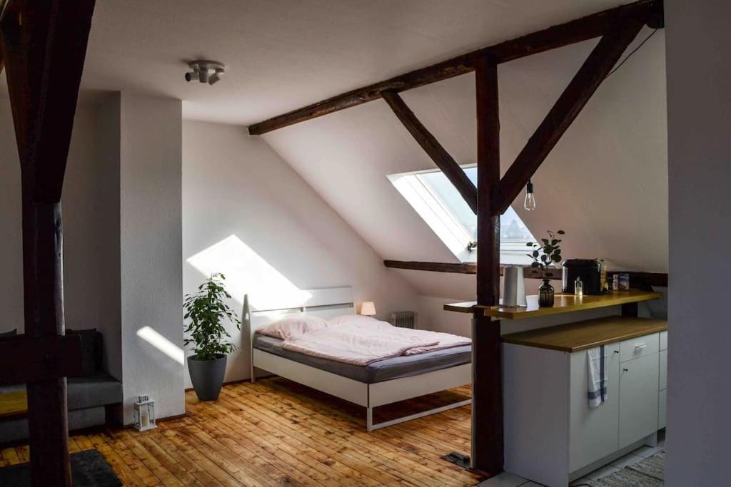 Schoene Dachgeschosswohnung Nahe Apartment Cologne