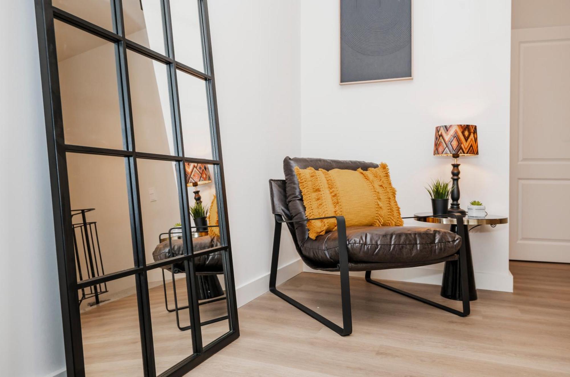 S331 - Luxurious Two Bedroom Duplex In Apartment Cologne