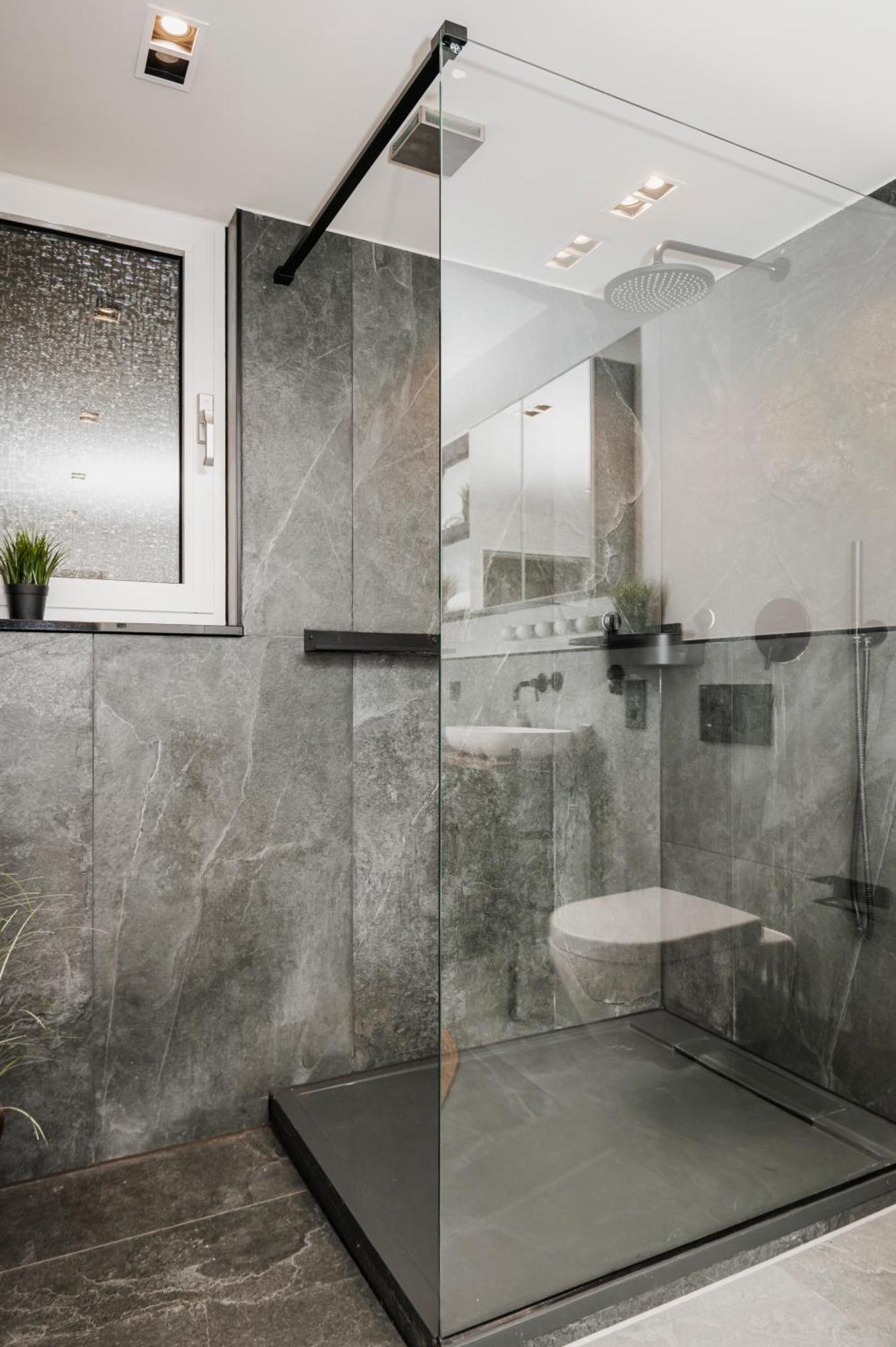 S331 - Luxurious Two Bedroom Duplex In Apartment *
