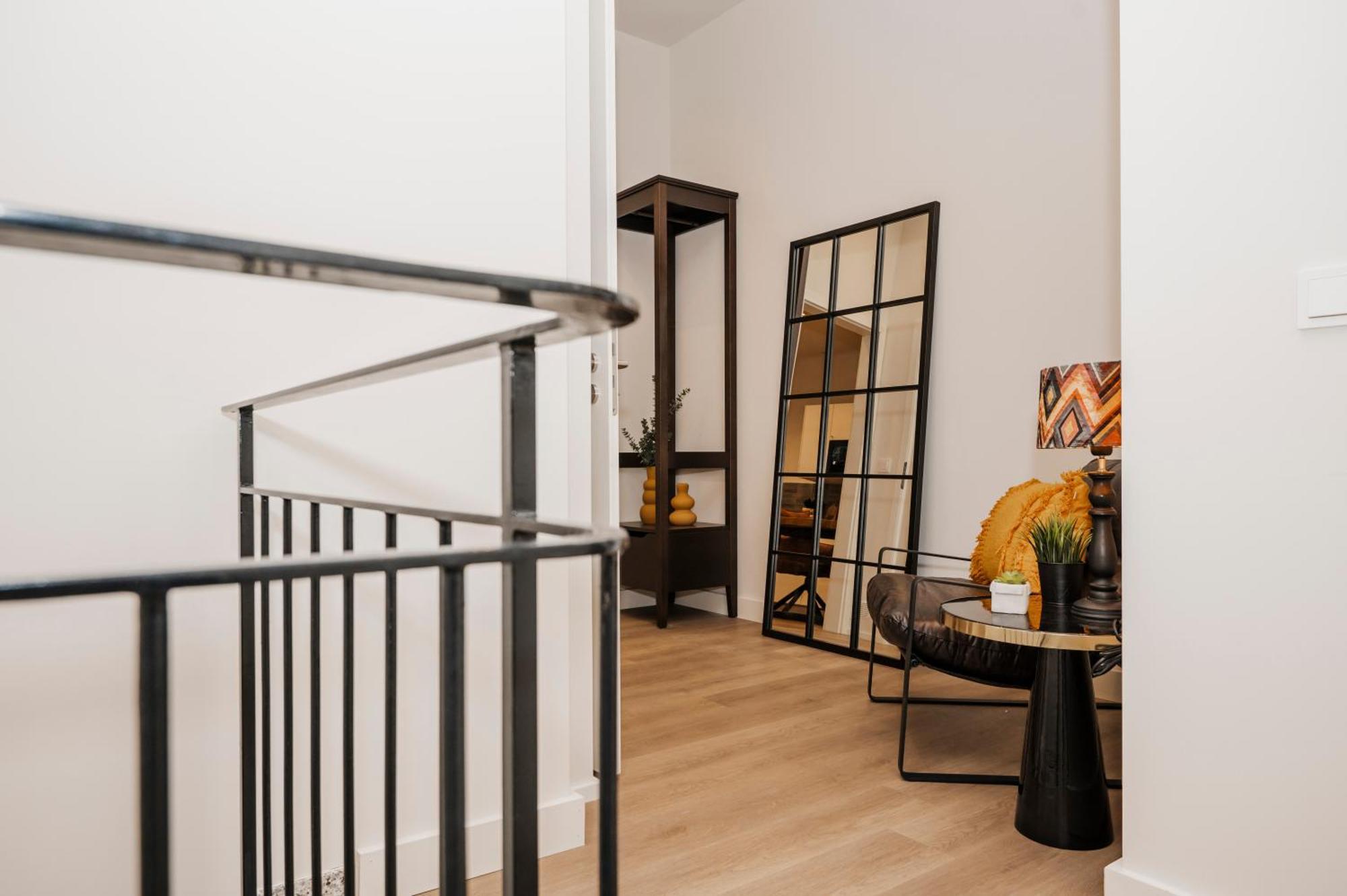 S331 - Luxurious Two Bedroom Duplex In Apartment *