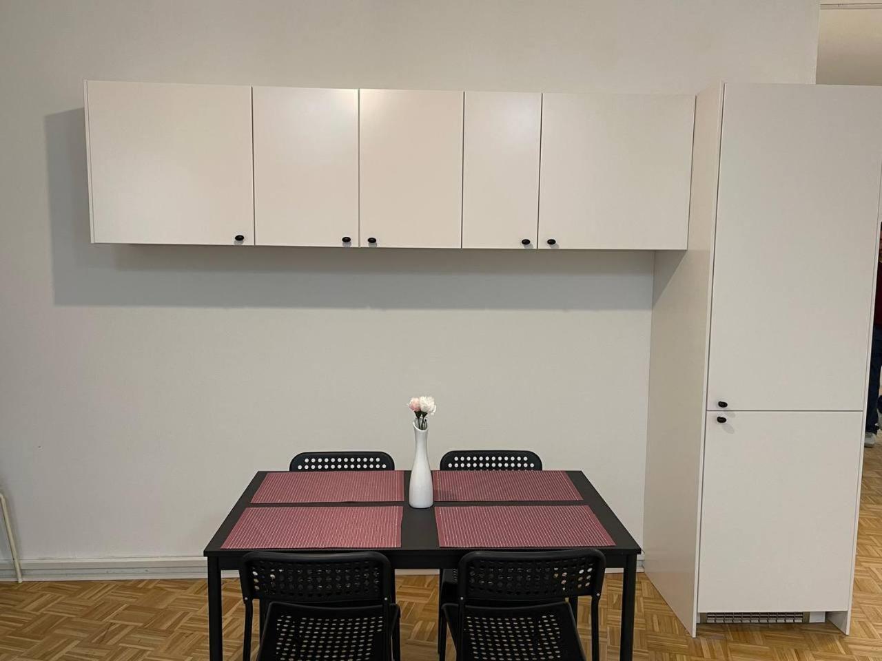 Shared At Heumarkt, City Center Apartment *