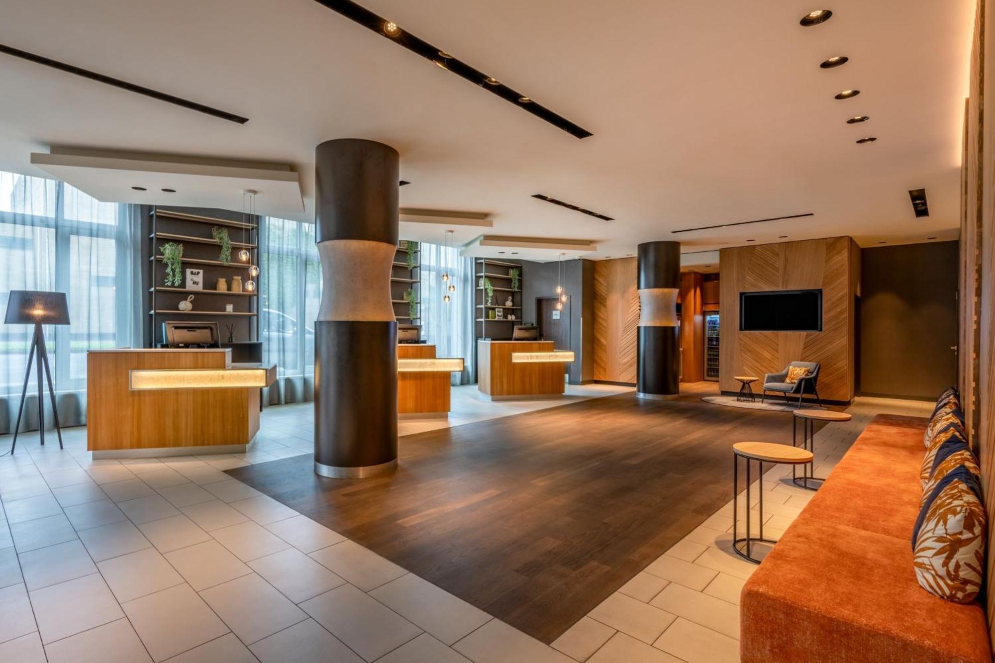 Courtyard By Marriott Hotel
