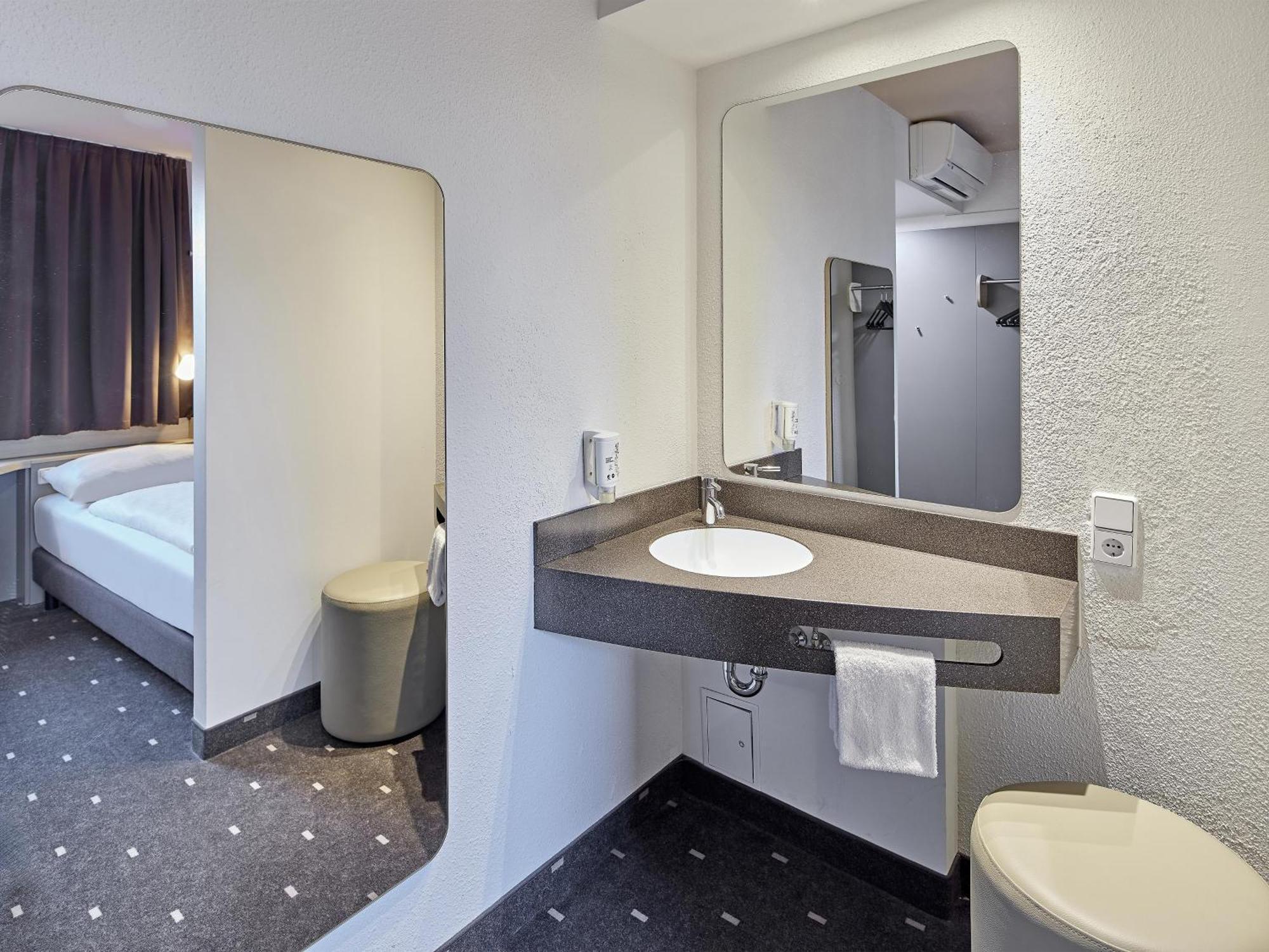 Koeln-west Hotel