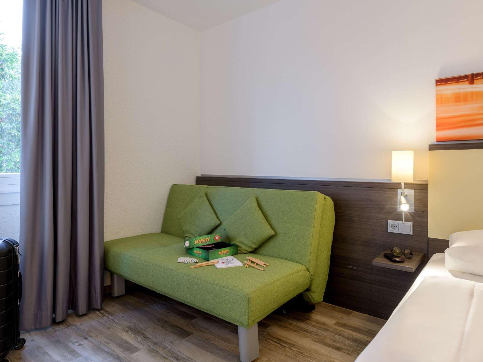 Mercure West Hotel 4*