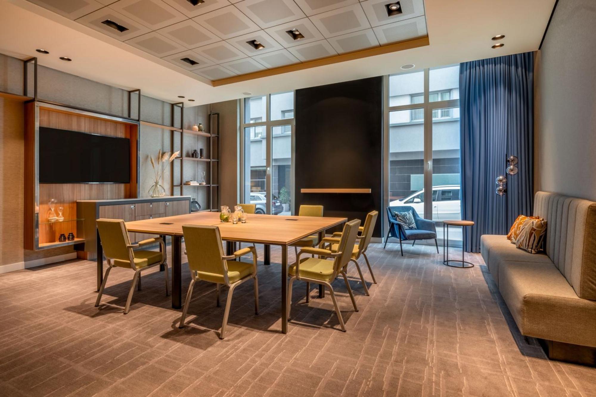 Hotel Courtyard By Marriott Cologne
