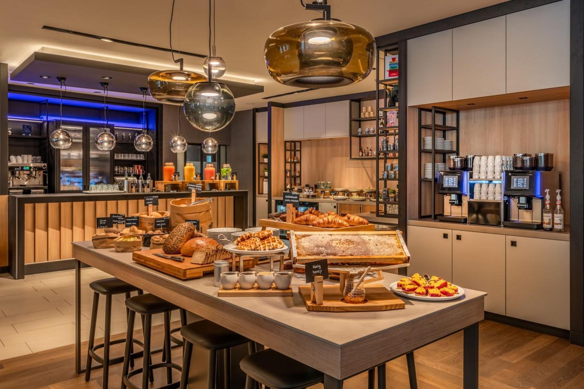 Courtyard By Marriott
