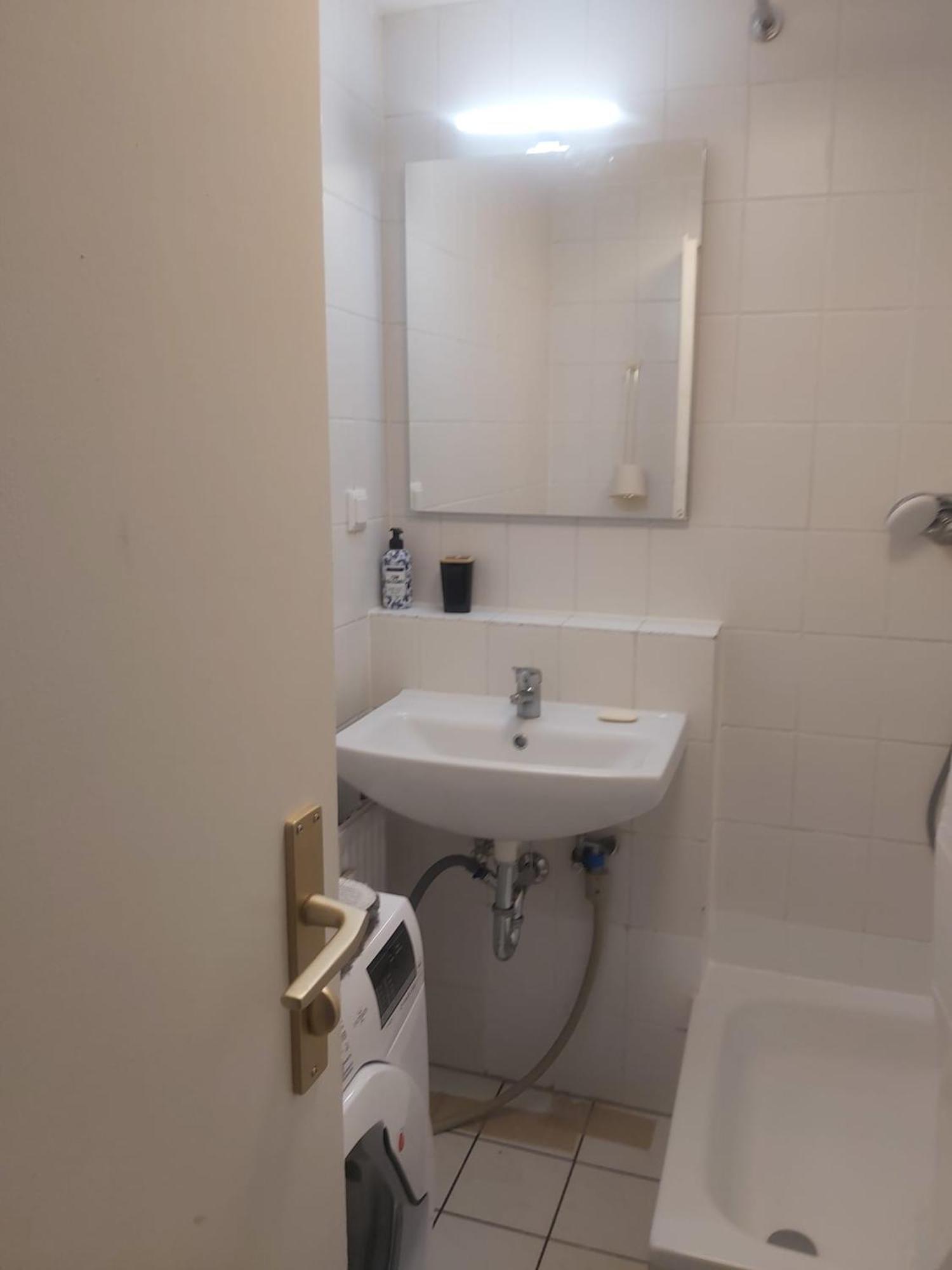 Apartment *** Comfortable 30m2 Studio Hansaring 19 *** Mediapark / Messe / Dom Cologne